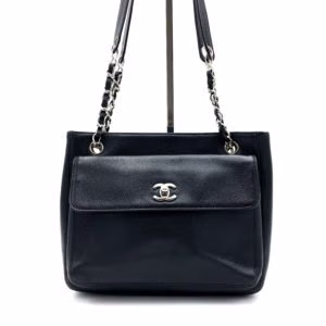 chanel-vintage-tote-bag-front-pocket