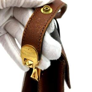 CF9AD3BE-C273-44E3-B94A-F8373C57F97E