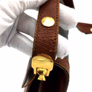 F820D6B7-5BE1-4DEE-AAB7-4C6EE59CEC3B